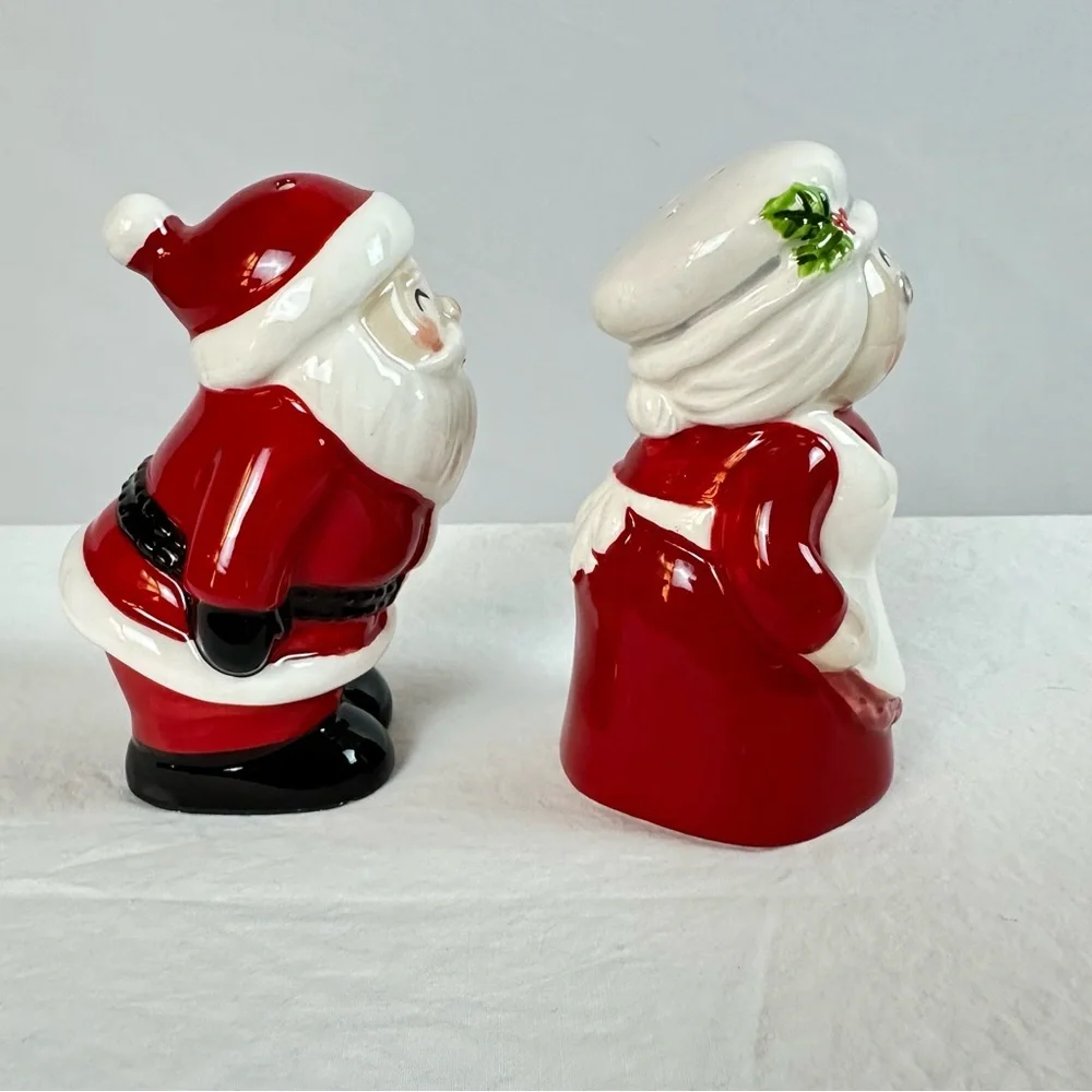 Santa and Mrs. Claus salt and pepper shakers